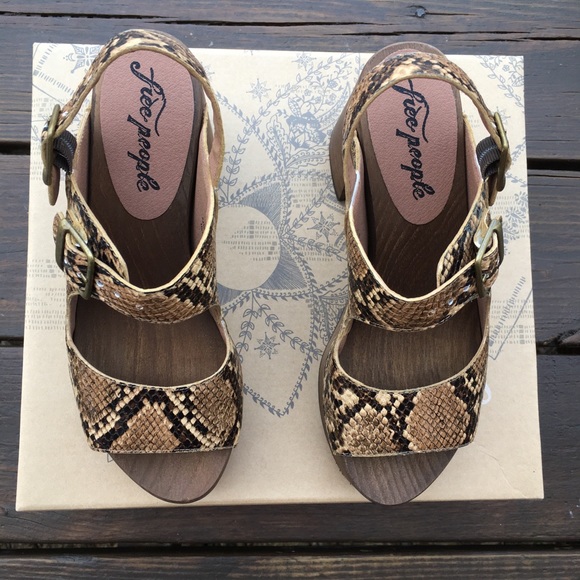 Free People Belem Clogs Tan Snake 6 - Picture 7 of 13